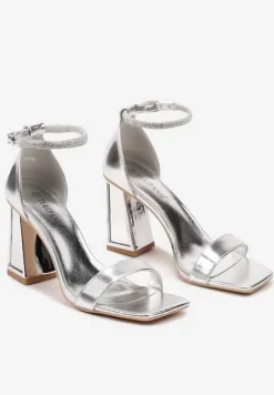 Srebrne Sandały na Słupku z Metaliczną Wstawką i Cyrkoniami Xiramla