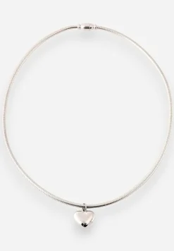 Srebrny Naszyjnik Ozdobiony Sercem Malverra