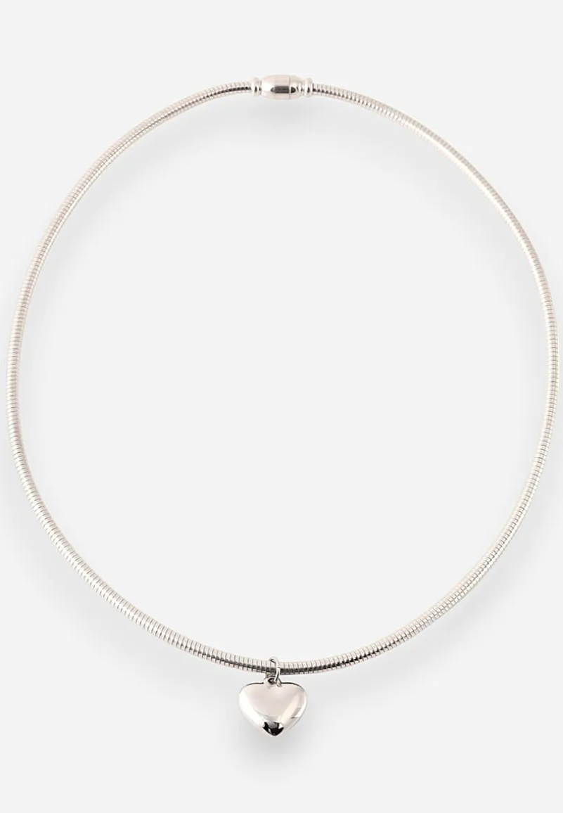 Srebrny Naszyjnik Ozdobiony Sercem Malverra