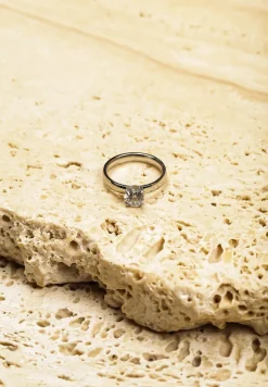 Srebrny Pierścionek z Pojedynczą Cyrkonią Tellirae