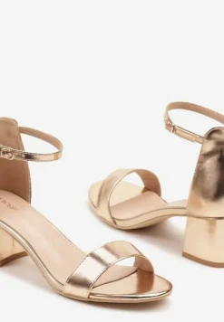 Szampańskie Basicowe Sandały na Słupku Vices z Paskiem Wokół Kostki Varhira