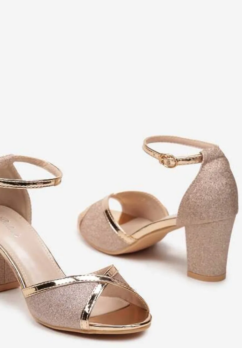 Szampańskie Brokatowe Sandały ze Sprzączką na Słupku z Metalicznymi Wstawkami Alpireva