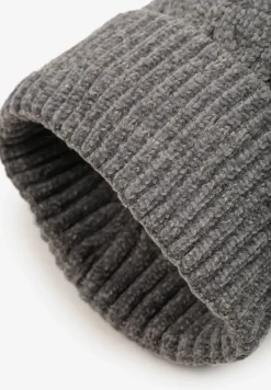 Szara Czapka w Ozdobny Warkoczowy Splot z Pomponem Emmilae