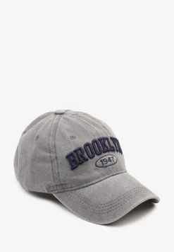 Szara Czapka z Daszkiem z Bawełny Ozdobiona Napisem Voceana