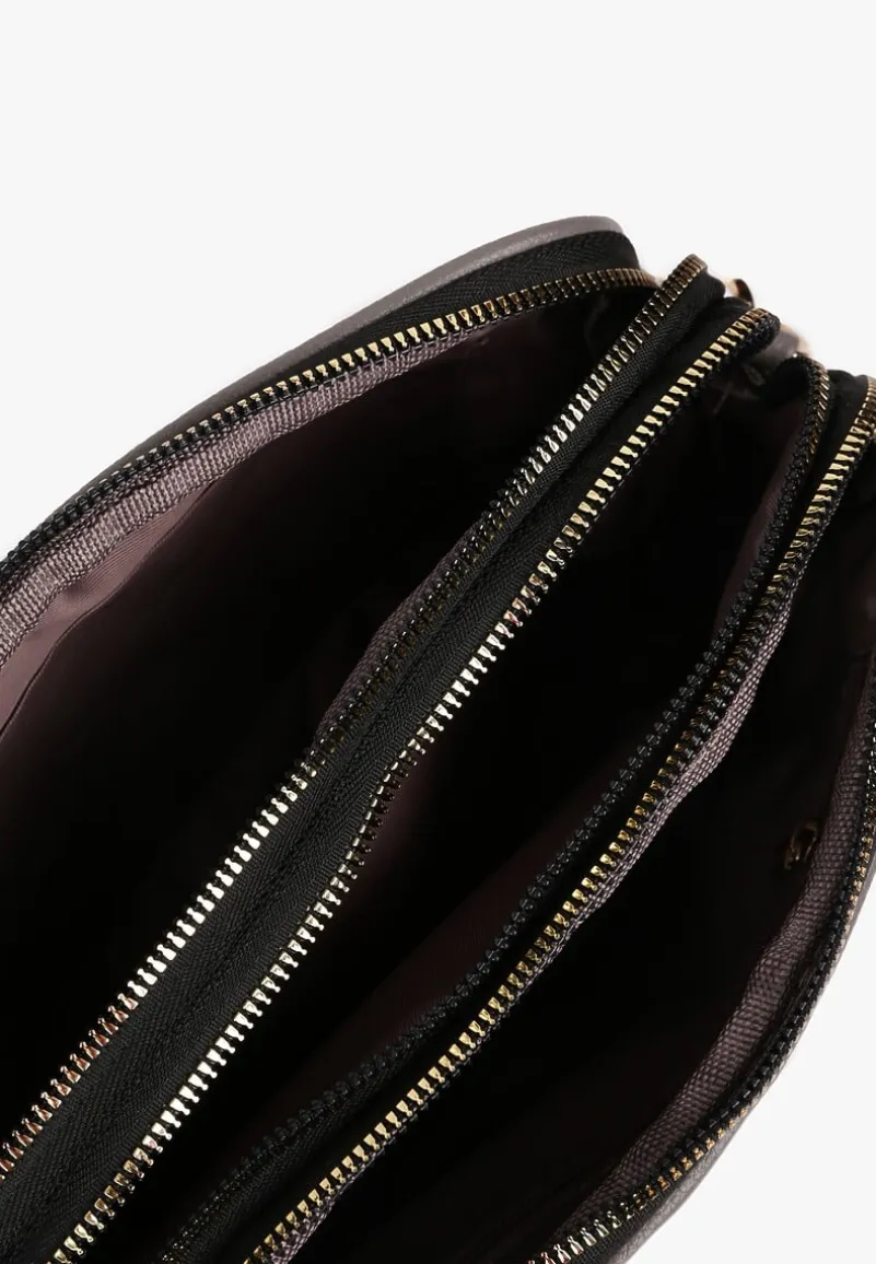 Szara Mała Torebka Typu Listonoszka Ozdobiona Metalową Aplikacją z Regulowanym Paskiem Everenna