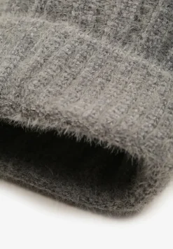 Szara Prążkowana Czapka Ozdobiona Pomponem Vamilora