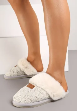 Szare Kapcie na Płaskiej Podeszwie z Naszywką i Futerkiem Sialenna