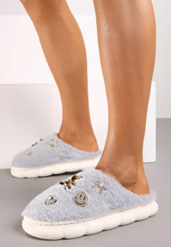 Szare Kapcie na Płaskiej Podeszwie z Metalicznymi Aplikacjami i Futerkiem Nirissa