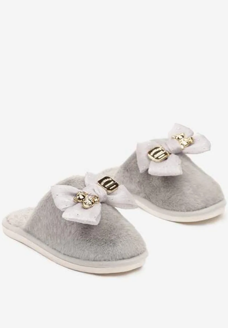 Szare Kapcie Wsuwane z Futerkiem Ozdobione Kokardą z Metalowymi Detalami Reaniara