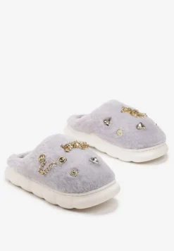 Szare Kapcie z Futerka na Grubej Podeszwie z Naszywkami i Łańcuszkami Wyrinia