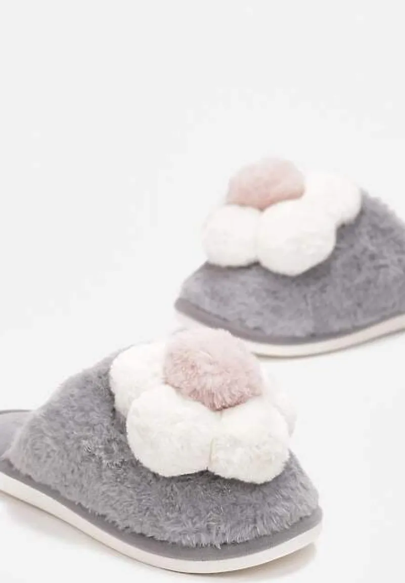 Szare Kapcie ze Sztucznego Futra z Aplikacją 3D w Kształcie Kwiatka Melisande