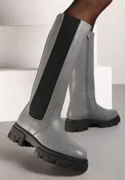 Szare Kozaki Deinopis