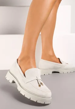 Szare Mokasyny Ozdobione Metaliczną Aplikacją na Cholewce z Ekozamszu Fawna