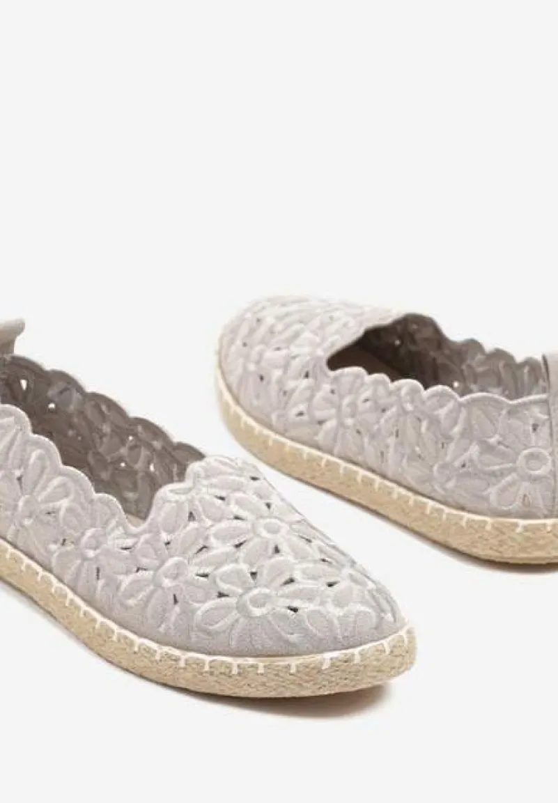 Szare Plecione Espadryle Vices z Kwiatowym Motywem z Ażurowymi Wycięciami Honavia