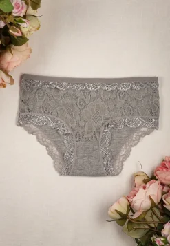 Szare Prążkowane Majtki Figi z Ażurową Koronką Liseta