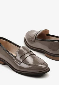 Szare Skórzane Mokasyny Lakierowane z Tłoczeniem Meradira
