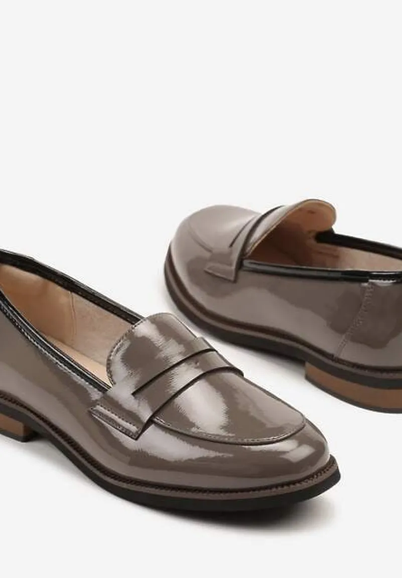 Szare Skórzane Mokasyny Lakierowane z Tłoczeniem Meradira