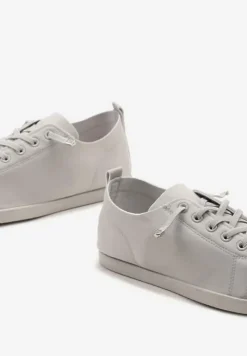 Szare Sznurowane Tenisówki z Ozdobnymi Cyrkoniami na Płaskiej Podeszwie Iiloeva