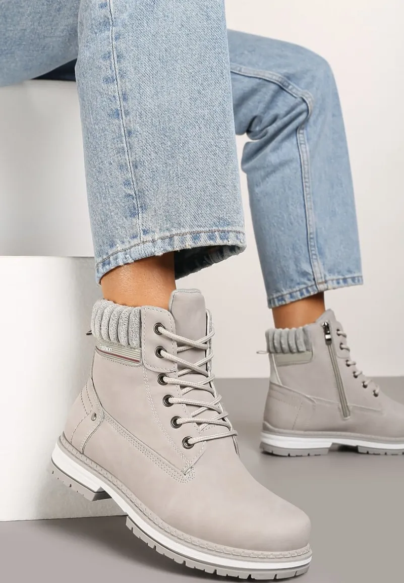 Szare Traperki Ozdobione Pluszowym Futerkiem Wokół Cholewki Mesiga