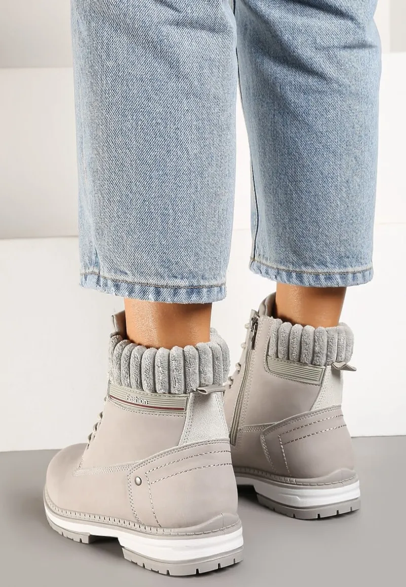 Szare Traperki Ozdobione Pluszowym Futerkiem Wokół Cholewki Mesiga