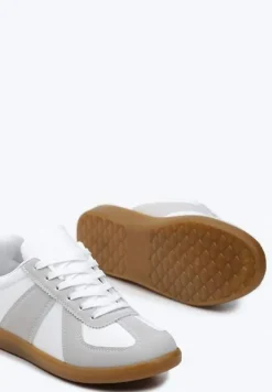Szaro-Białe Sneakersy Tenisówki z Ozdobnymi Przeszyciami Sumina