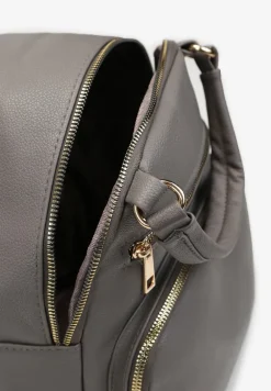 Szary Plecak Miejski z Trzema Zasuwanymi Kieszeniami Hermonitta