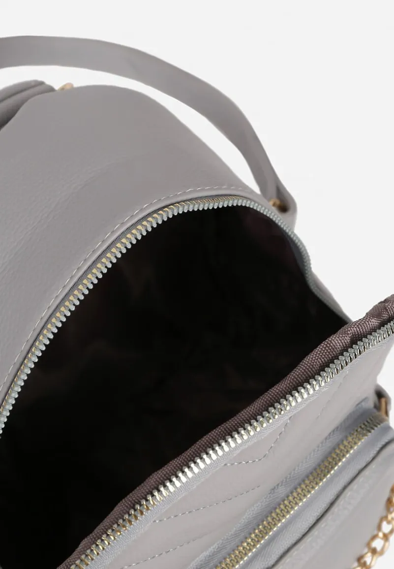 Szary Plecak Ozdobiony Łańcuszkiem i Pikowaniem Kolaggia