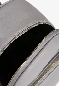 Szary Plecak Ozdobiony Suwakami z Odpinanymi Paskami z Regulacją Nelmira