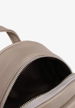 Szary Plecak z Regulowanymi Odpinanymi Paskami i Ozdobną Kieszonką na Magnes Nelvera