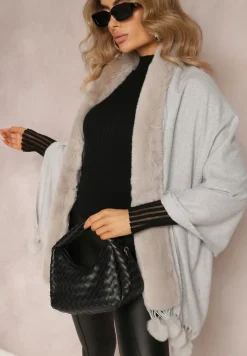 Szary Szalik Narzutka o Prostokątnym Fasonie z Futerkiem i Pomponami Taqan