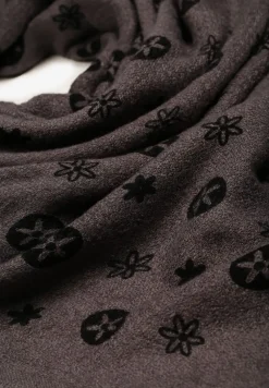 Szary Szalik Ozdobiony Geometrycznym Motywem z Frędzlami Nomirya