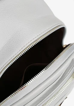 Szary Trapezowy Plecak Zdobiony Elegancką Aplikacją Nanilia