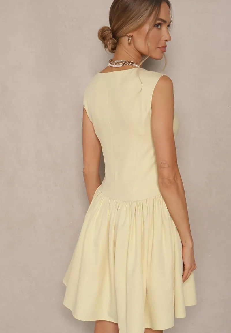 Żółta Sukienka o Rozkloszowanym Kroju z Kwadratowym Dekoltem Halivira