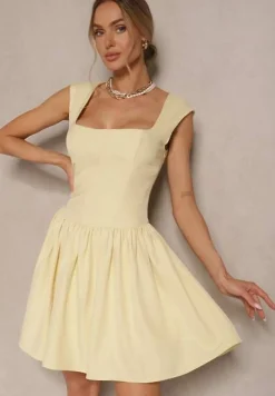 Żółta Sukienka o Rozkloszowanym Kroju z Kwadratowym Dekoltem Halivira