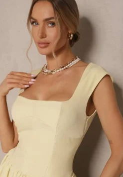 Żółta Sukienka o Rozkloszowanym Kroju z Kwadratowym Dekoltem Halivira