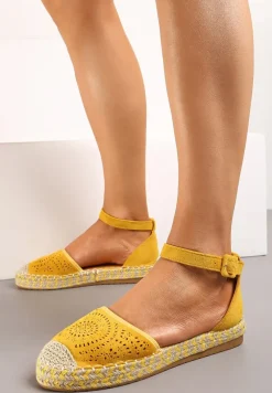 Żółte Espadryle na Płaskiej Podeszwie z Ażurowym Zdobieniem Zapinane Wokół Kostki Vizimaia