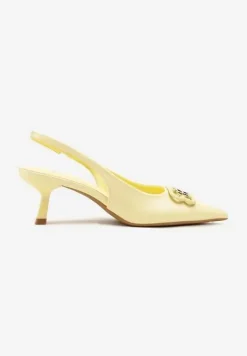 Żółte Sandały Vices na Kaczuszce Typu Slingback Ozdobione Metaliczną Aplikacją Lilarunea