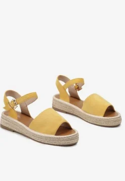 Żółte Sandały z Plecioną Podeszwą i Zapięciem Wokół Kostki Lornia