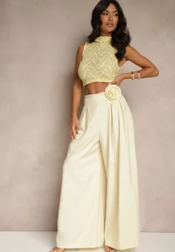 Żółte Spodnie o Szerokim Kroju High Waist z Kwiatem 3D Firalisse