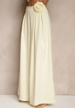 Żółte Spodnie o Szerokim Kroju High Waist z Kwiatem 3D Firalisse