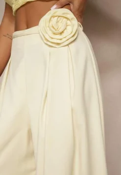 Żółte Spodnie o Szerokim Kroju High Waist z Kwiatem 3D Firalisse