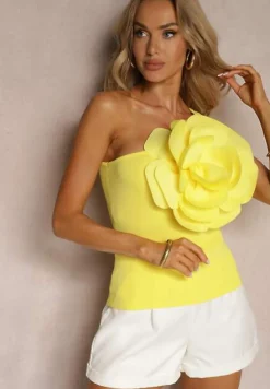 Żółty Top Ozdobiony Dużym Naszytym Kwiatem z Asymetrycznym Dekoltem Dedria