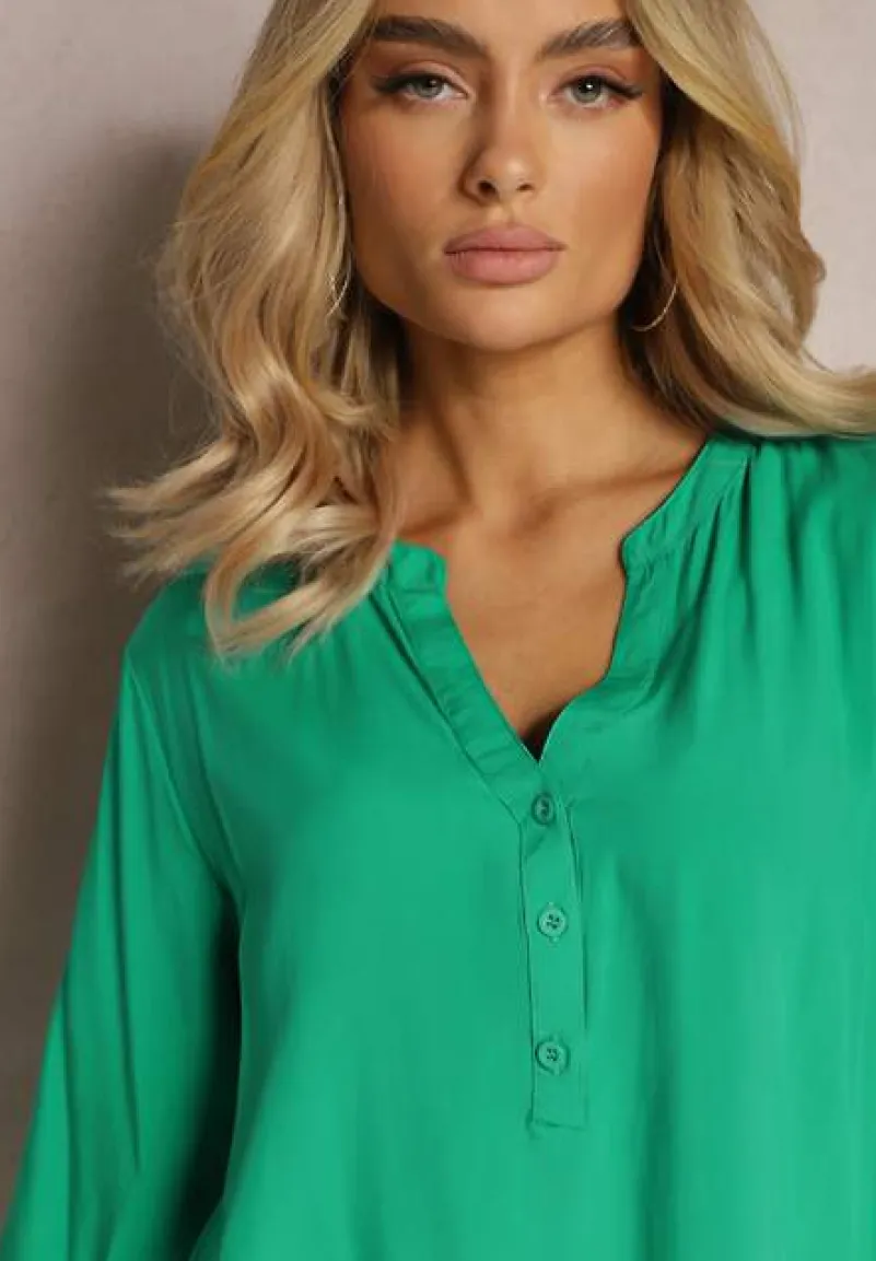 Zielona Bluzka z Wiskozy z Dekoltem Zapinanym na Guziki Sarika