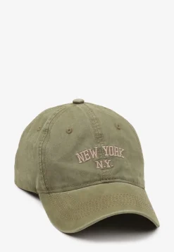 Zielona Czapka z Daszkiem w Bawełny Zdobiona Napisem w Stylu Haftu Reioni