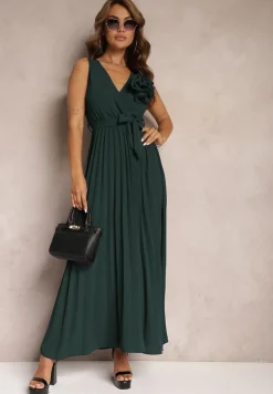 Zielona Koktajlowa Sukienka Plisowana z Kwiatową Broszką Paskiem i Gumką w Talii Viknna