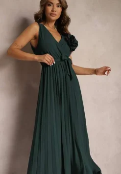 Zielona Koktajlowa Sukienka Plisowana z Kwiatową Broszką Paskiem i Gumką w Talii Viknna