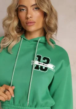 Zielona Krótka Bluza z Kapturem Ściągaczami i Ozdobnym Nadrukiem Relis
