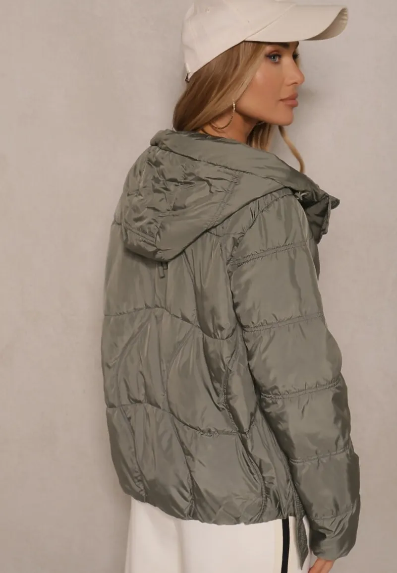 Zielona Kurtka z Kapturem Sznurkami i Ozdobnymi Przeszyciami Karedia