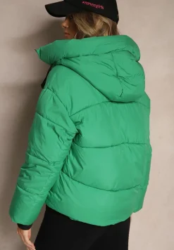 Zielona Pudełkowa Kurtka z Pikowanymi Przeszyciami i Kapturem Zdobiona Ściągaczami Hedilea