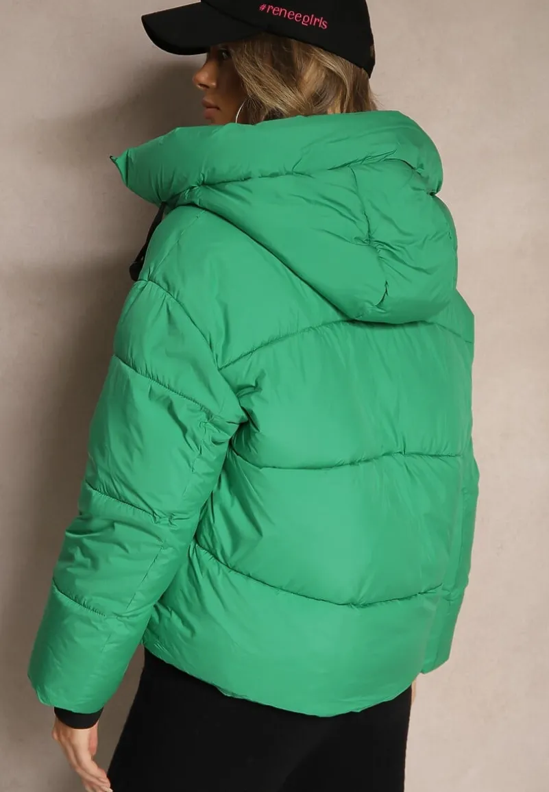 Zielona Pudełkowa Kurtka z Pikowanymi Przeszyciami i Kapturem Zdobiona Ściągaczami Hedilea